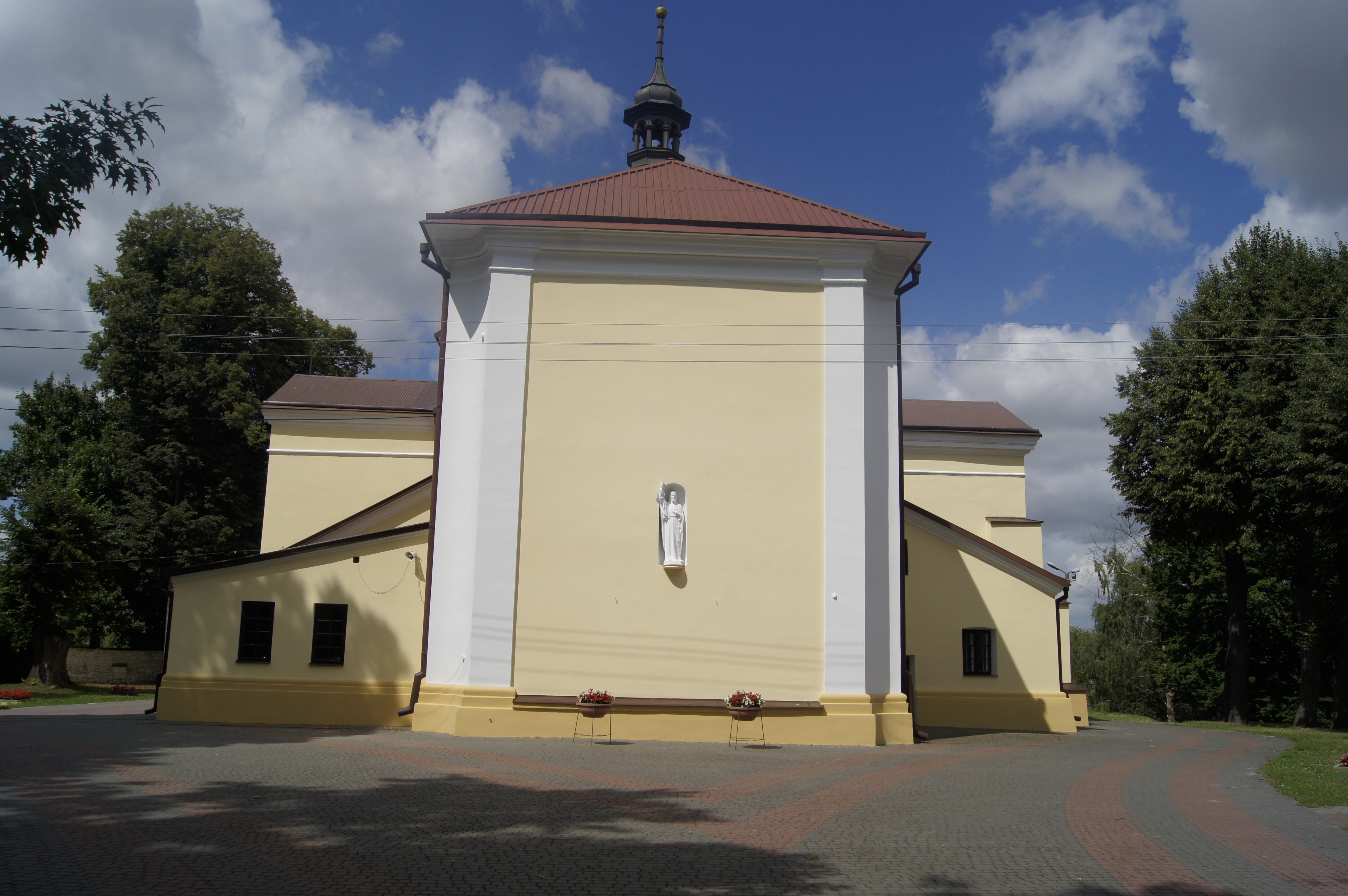 Bychawa, kościół renowacja ścian, fasada silikatowa 2015 (5).JPG